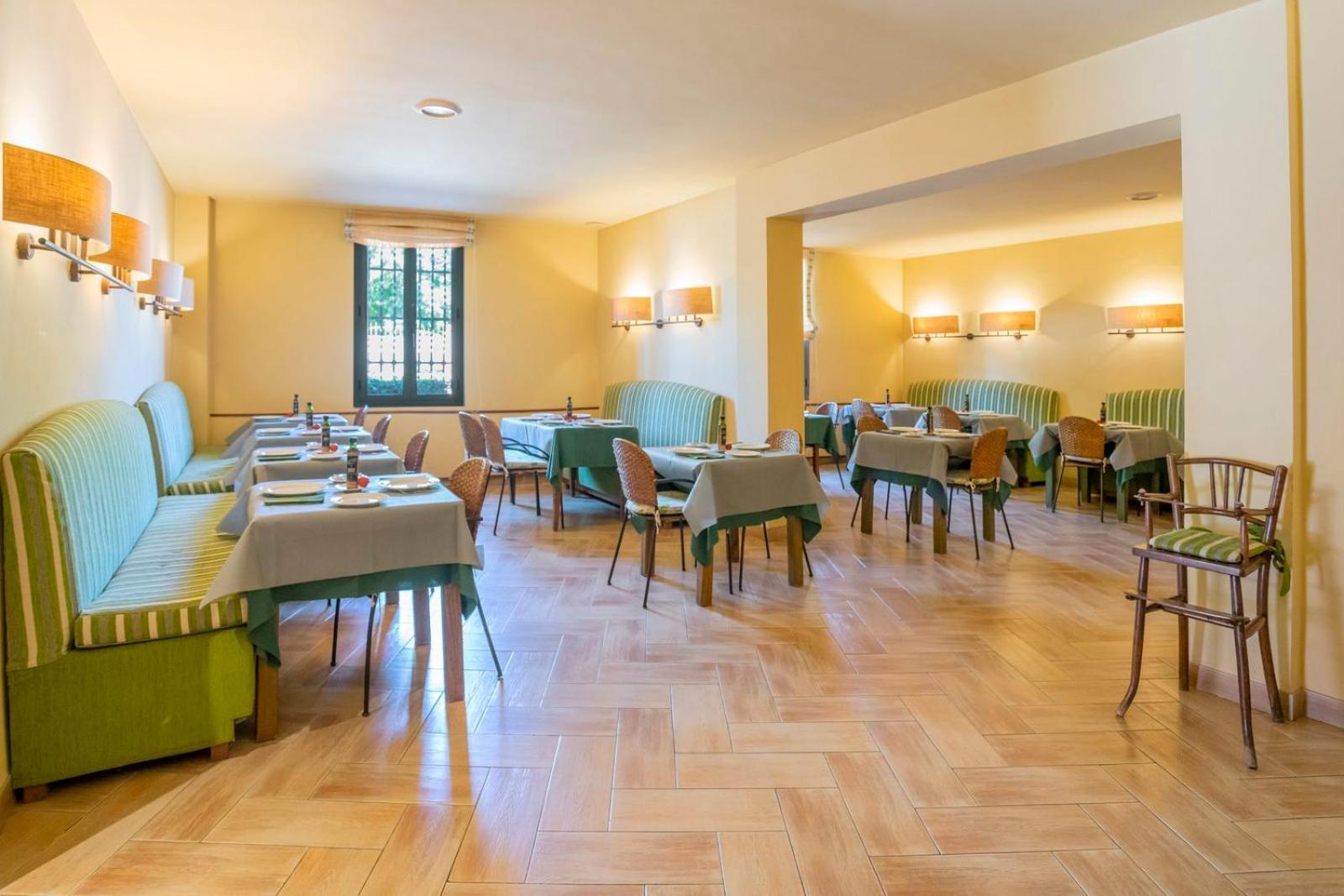 Apartaments Suites Sant Jordi Montbrió del Camp Eksteriør bilde