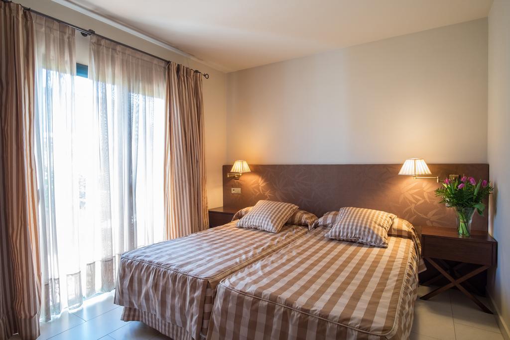 Apartaments Suites Sant Jordi Montbrió del Camp Eksteriør bilde