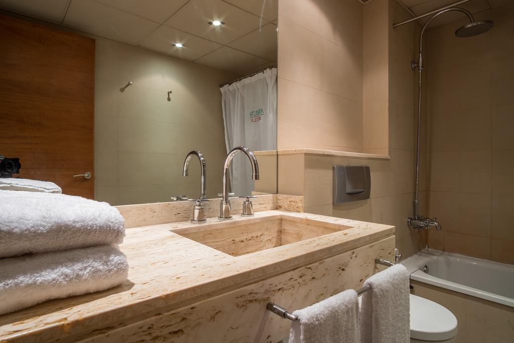 Apartaments Suites Sant Jordi Montbrió del Camp Eksteriør bilde