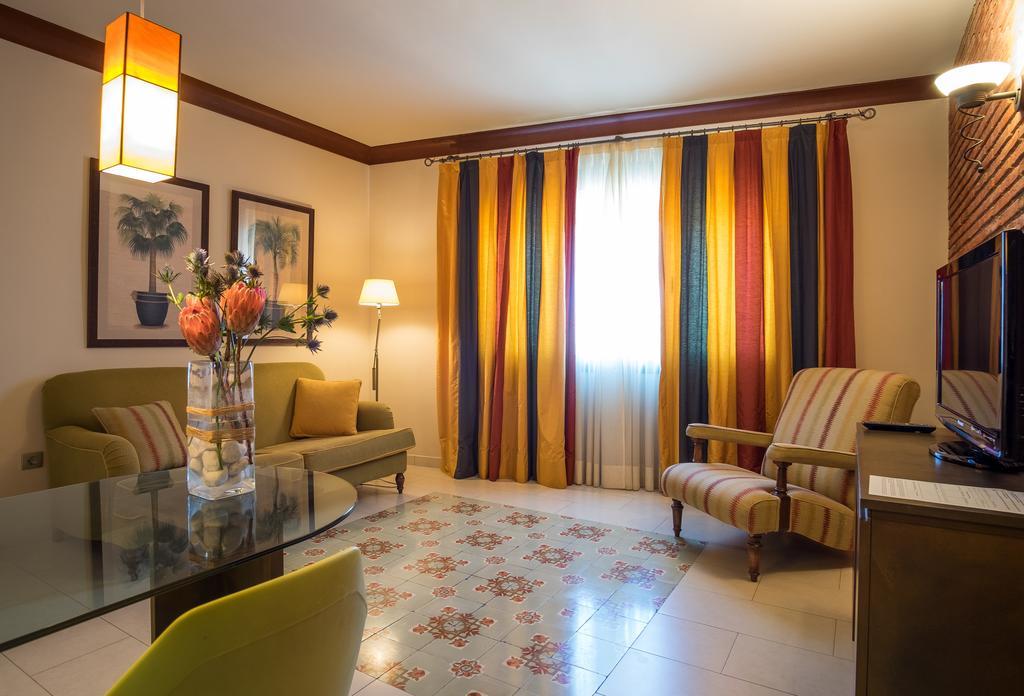 Apartaments Suites Sant Jordi Montbrió del Camp Eksteriør bilde