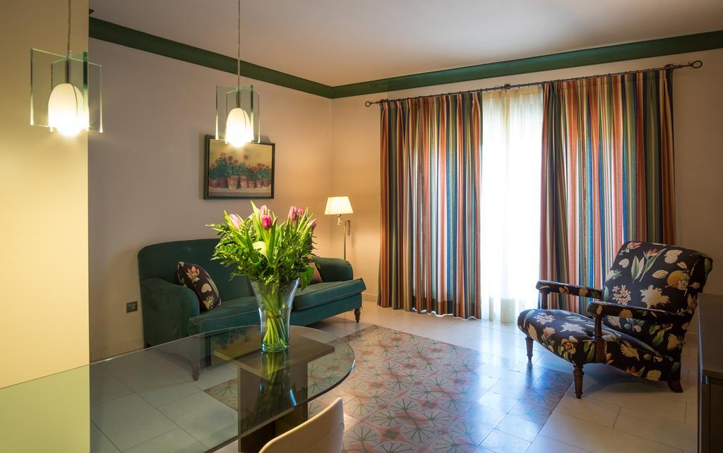 Apartaments Suites Sant Jordi Montbrió del Camp Eksteriør bilde