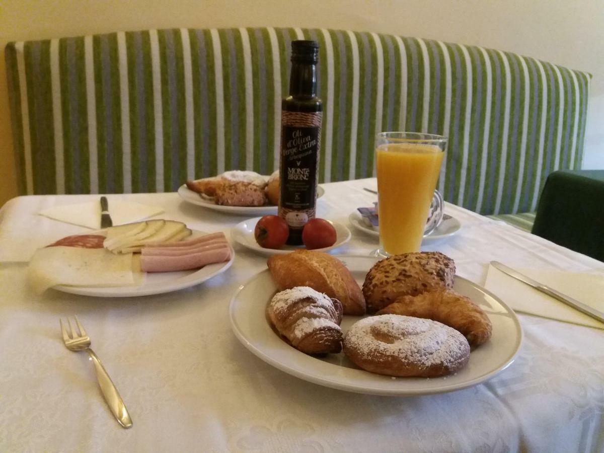 Apartaments Suites Sant Jordi Montbrió del Camp Eksteriør bilde